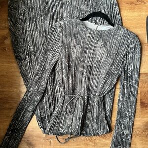 Pleated dress with waist tie